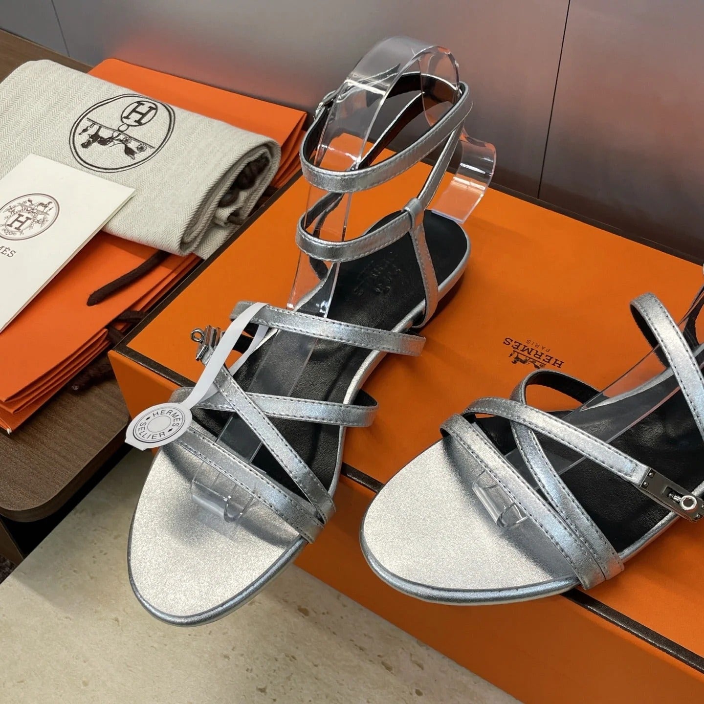 HM 26ss Kelly Sliver Buckle Sandals Sliver Calfskin 607163