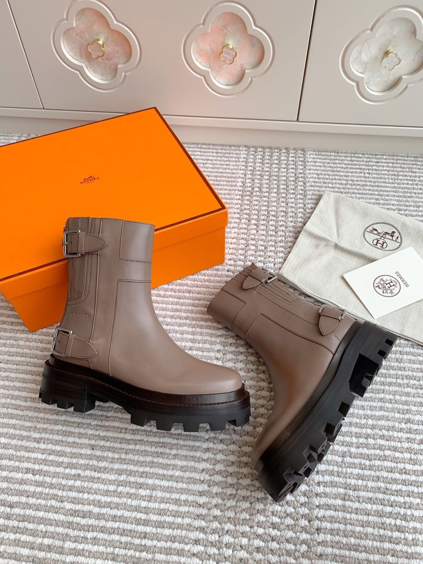HM JAIME ANKLE BOOT IN CEDAR BROWN CALFSKIN