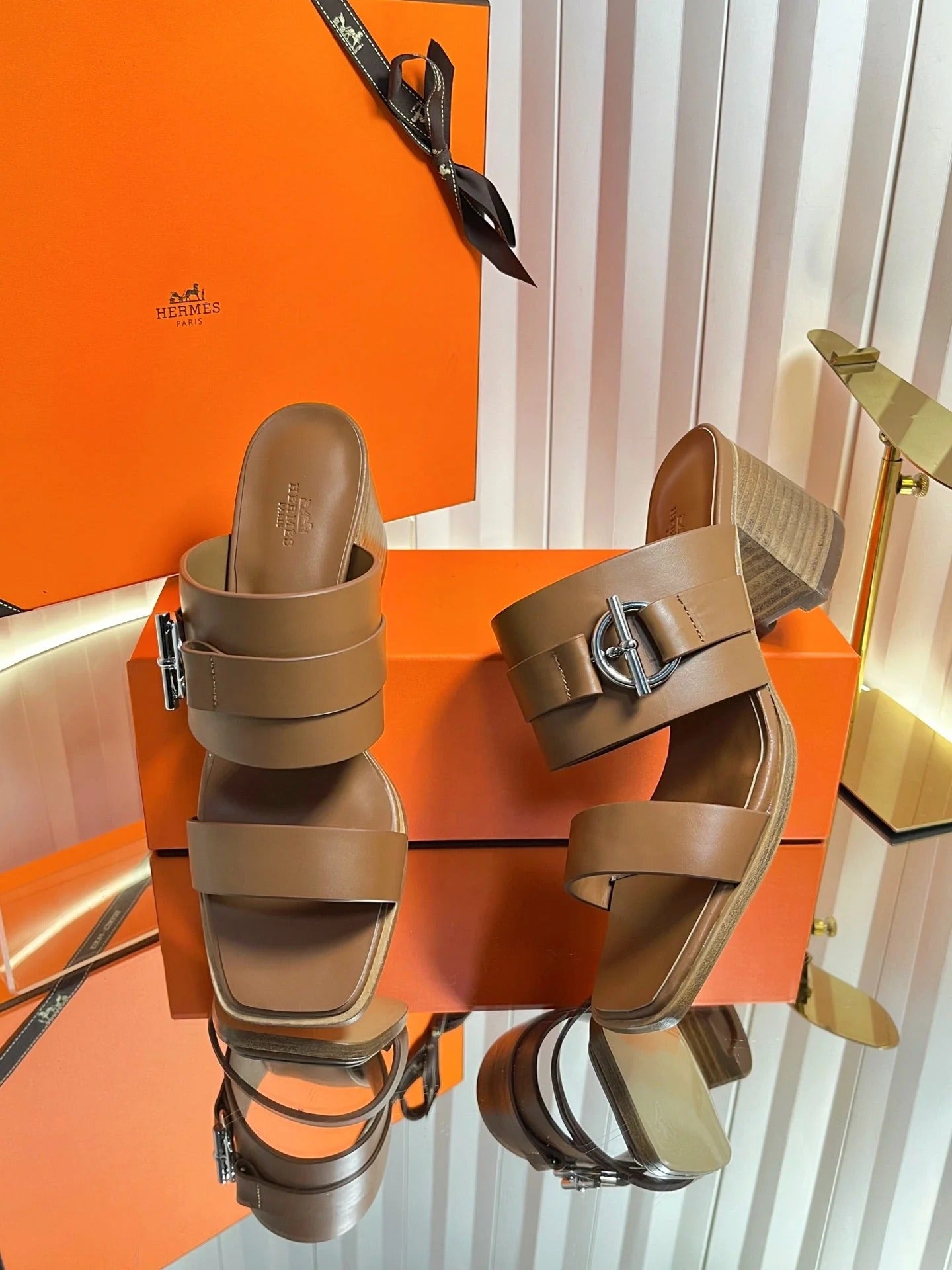 HM 26ss Kelly Buckle High-Heeled Sandals Brown Calfskin 641965