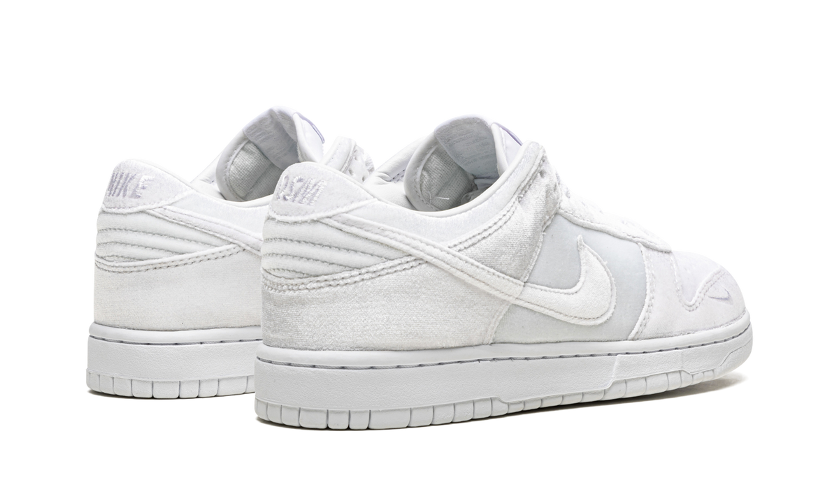 Dunk Low "Dove Street Market Triple White Velvet" DH2686 100