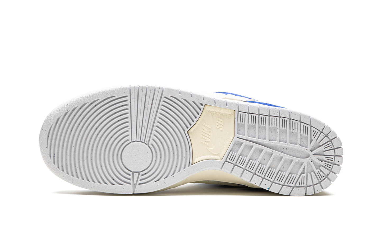 SB Dunk Low "Fly Streetwear - Gardenia" DQ5130 400