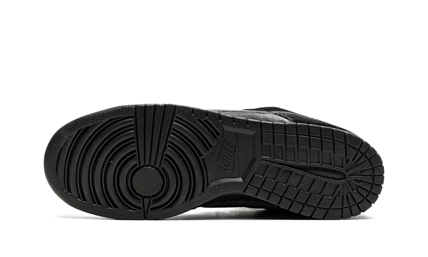 Dunk Low "Dover Street Market Triple Black Velvet" DH2686 002