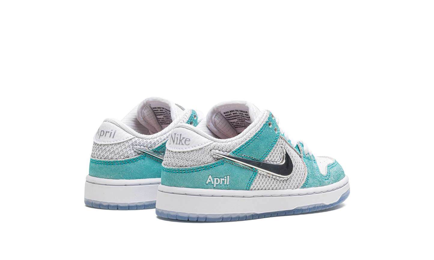 SB Dunk Low Pro QS PS "April Skateboards" FZ6106 300