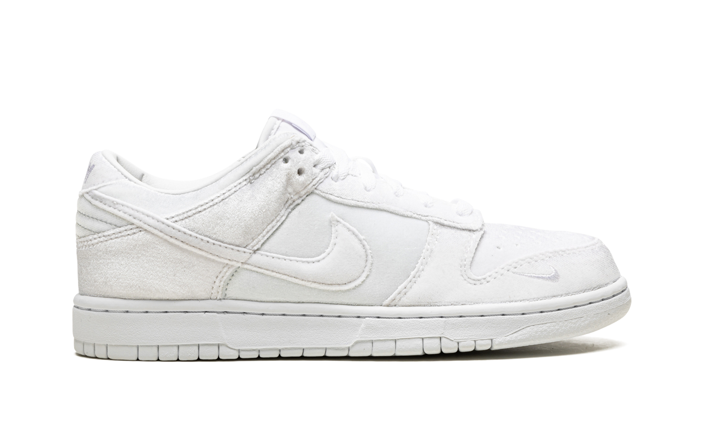 Dunk Low "Dove Street Market Triple White Velvet" DH2686 100