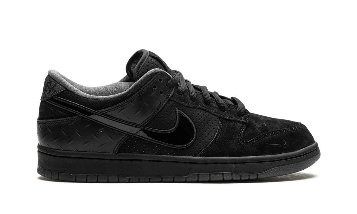 Dunk Low Black "Division Street - What The Duck Alternate" HV1470 001