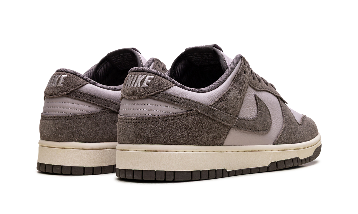 Dunk Low SE "Platinum Violet" FQ8249 001