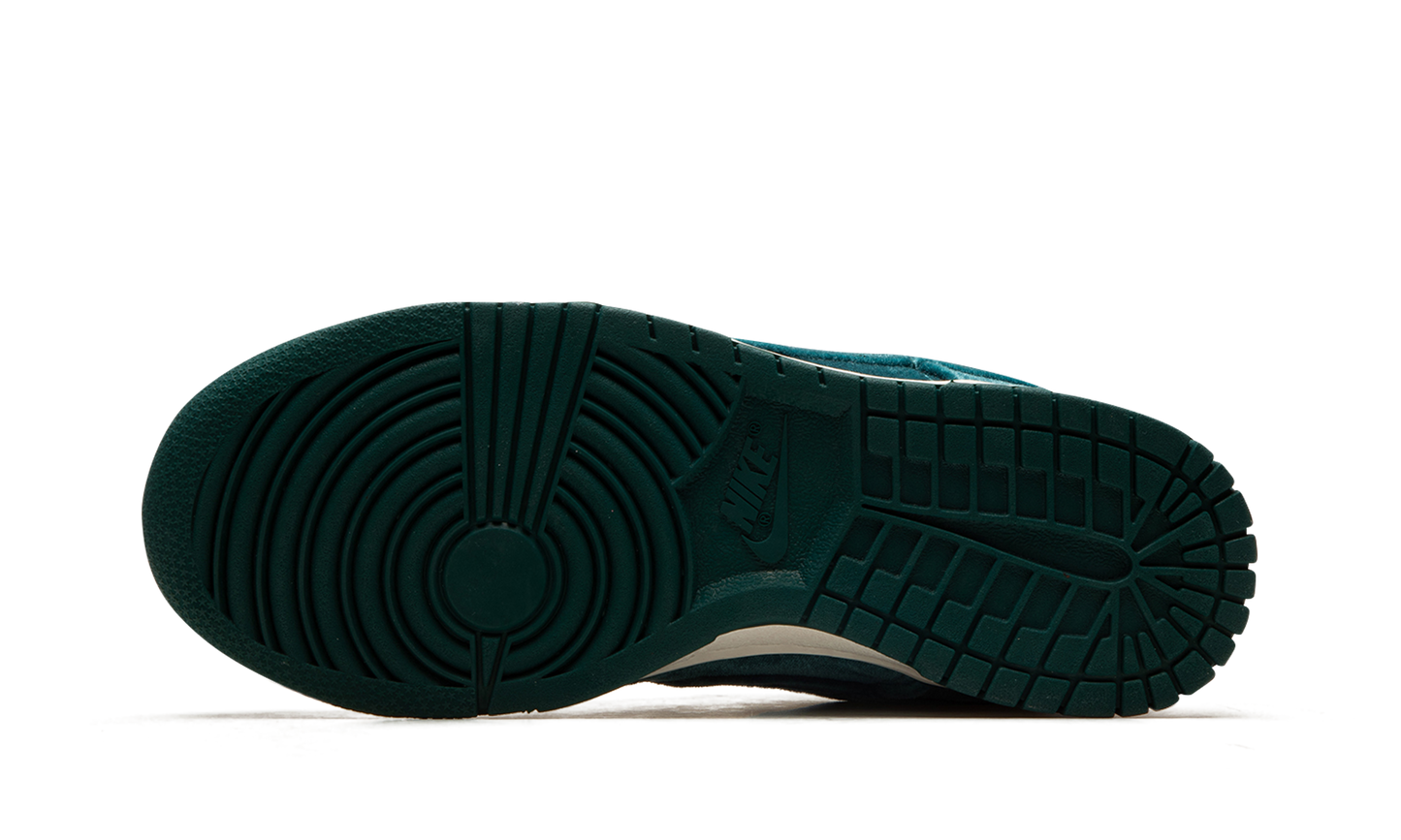 DUNK LO MNS WMNS "Green Velvet" DZ5224 300