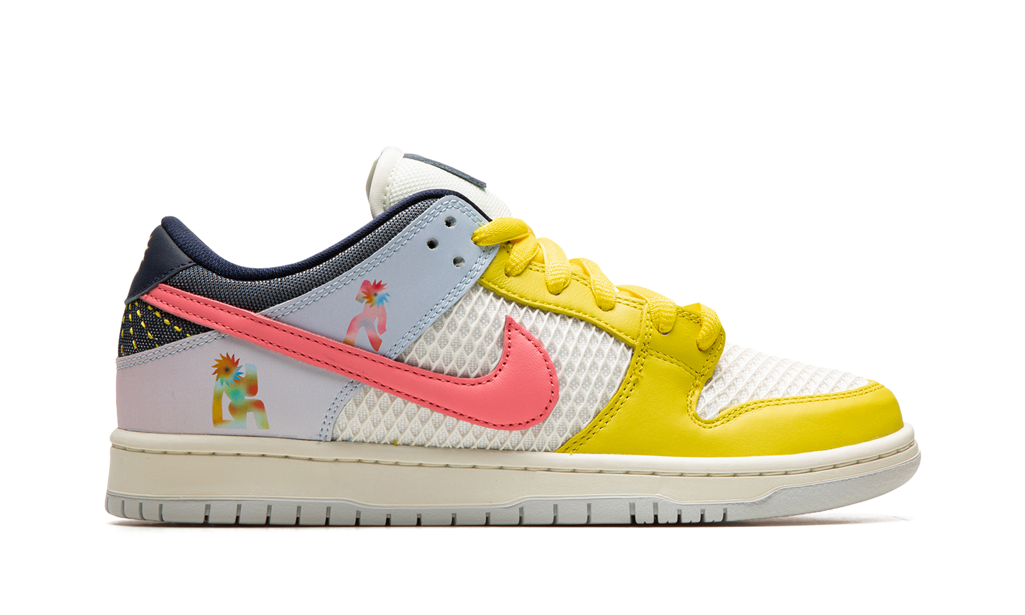 SB Dunk Low "Be True" DX5933 900