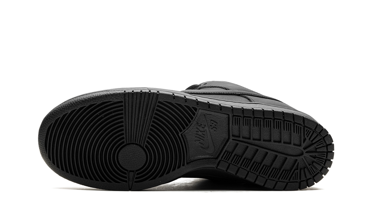 SB Dunk "Triple Black" FJ1674 001