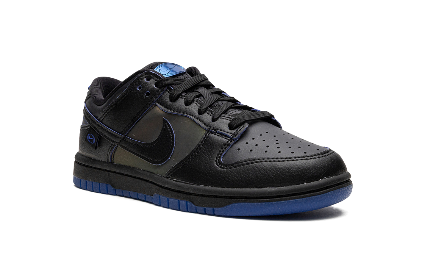 DUNK LO MNS WMNS "Black Royal Iridescent" FB1842 001