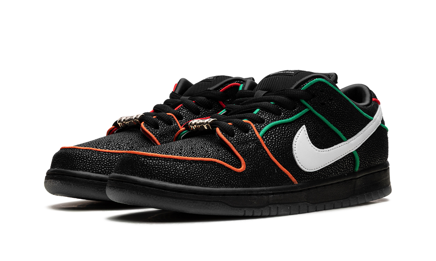 SB Dunk Low "Bronx Girls Skate" HV1664 001