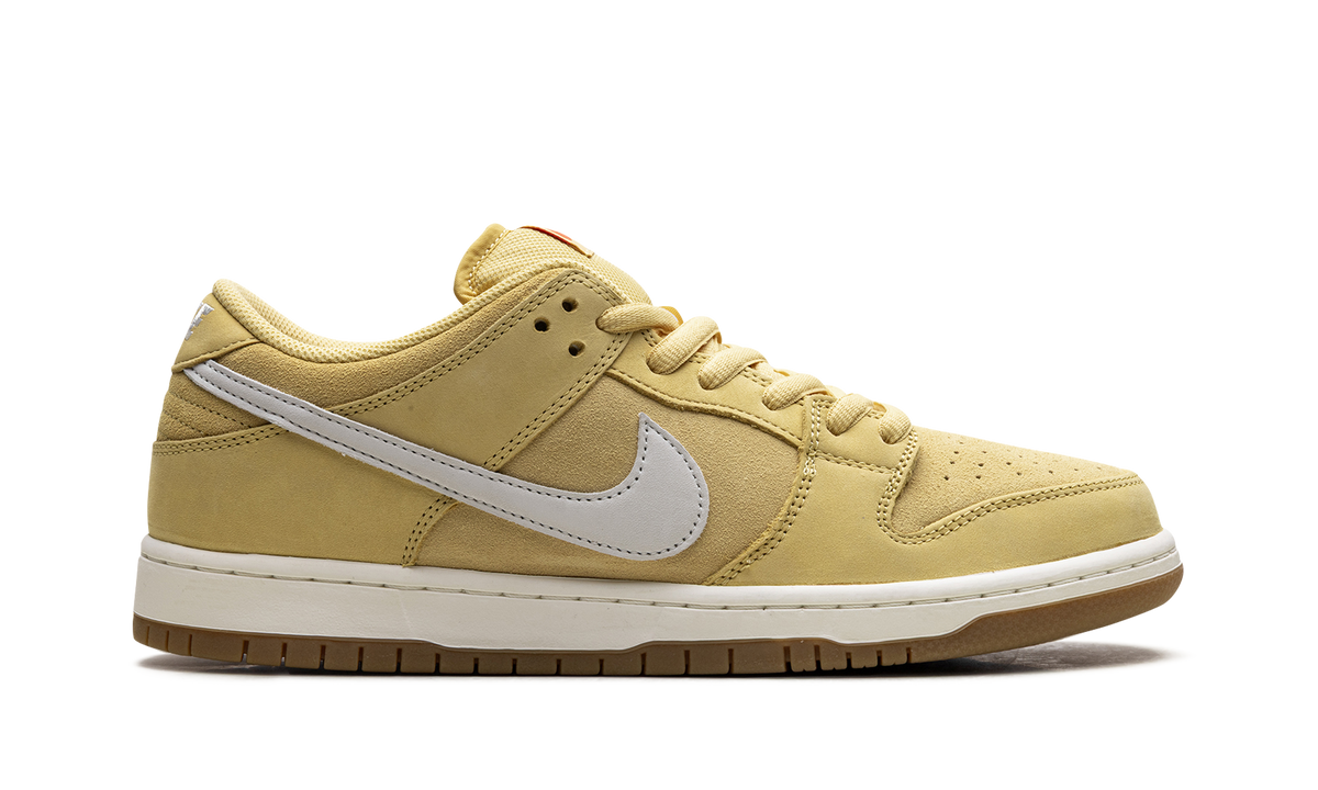SB Dunk Low "Saturn Gold" FJ1674 700