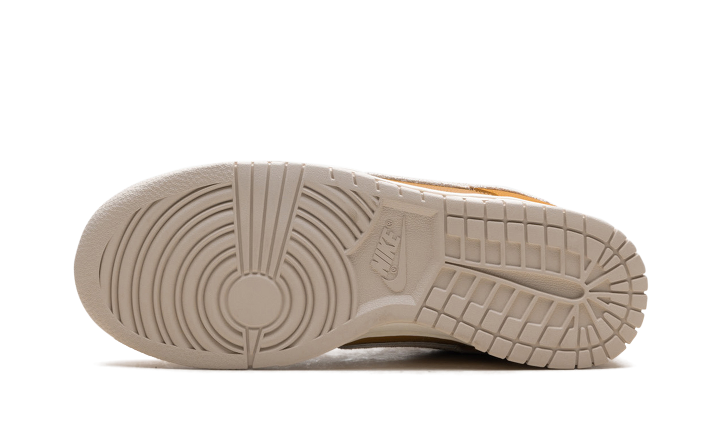 Dunk Low "Monarch" HJ9121 815