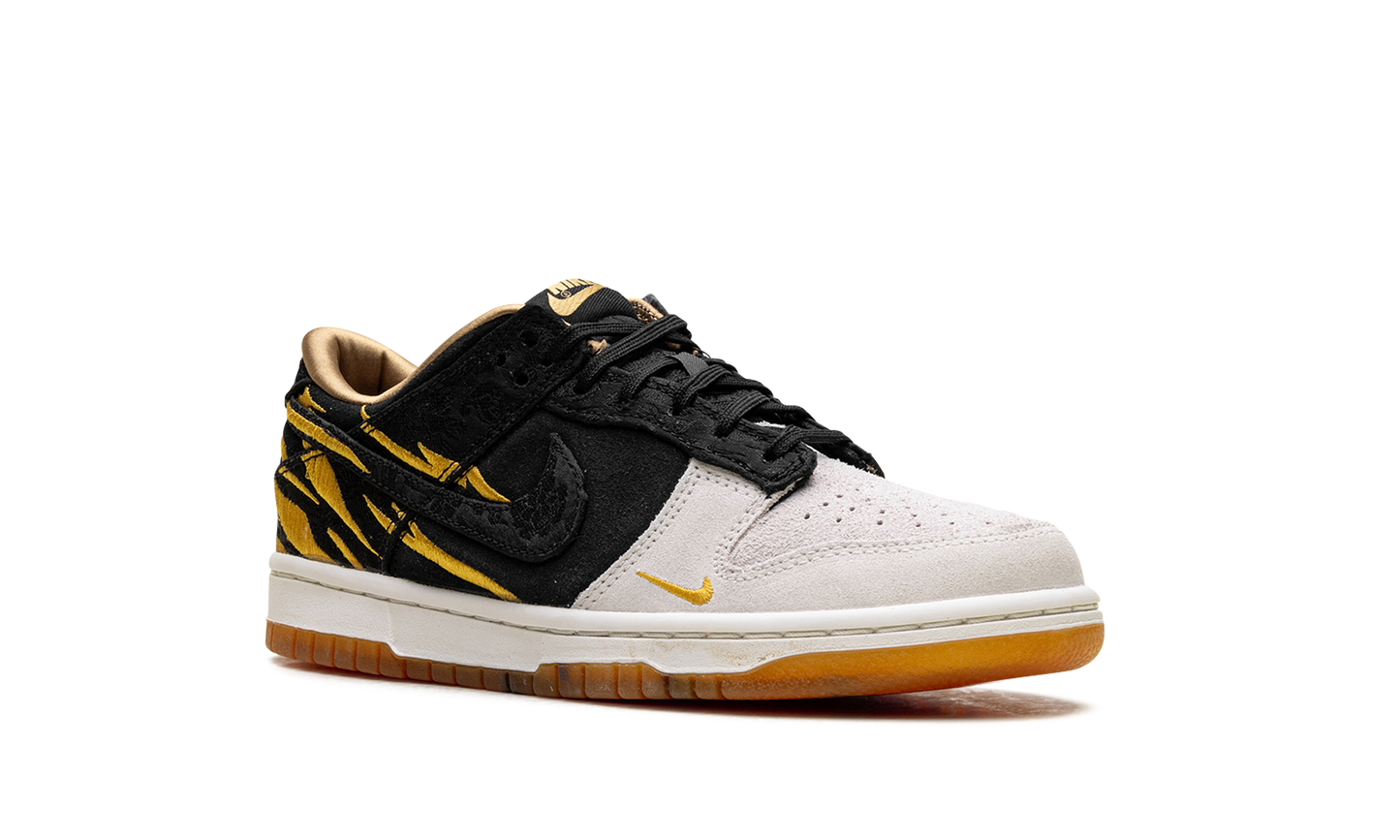Dunk Low GS "Year of the Tiger (2022)" DQ5351 001