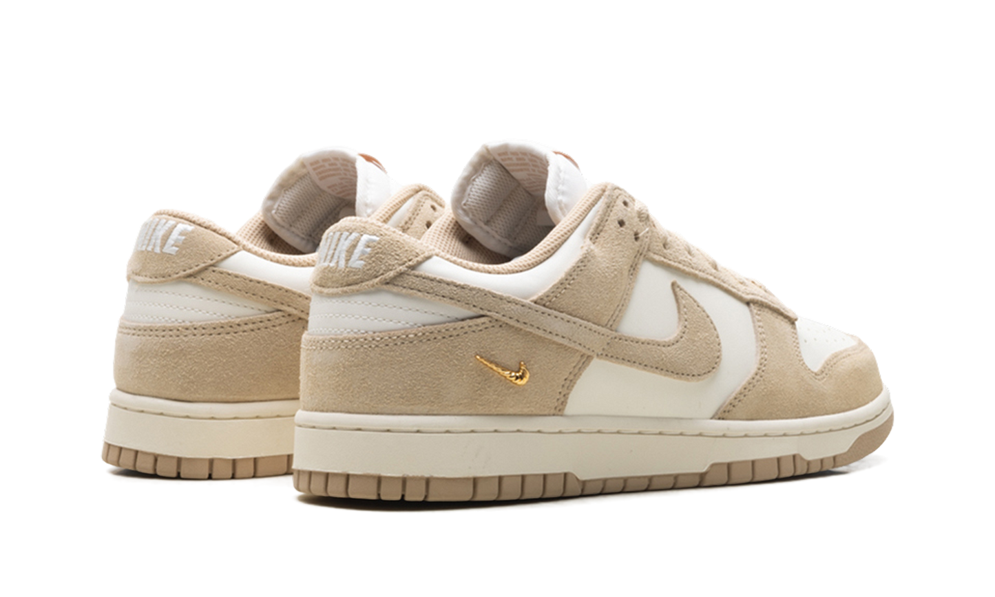 Dunk Low WMNS "Sail White Metallic Gold" IO4244 101