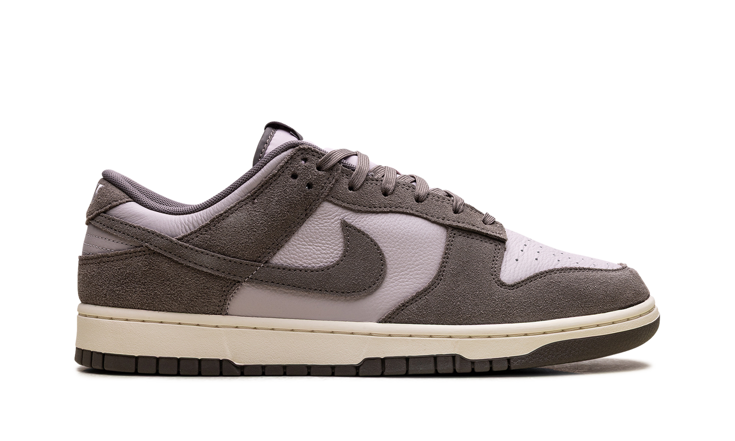Dunk Low SE "Platinum Violet" FQ8249 001