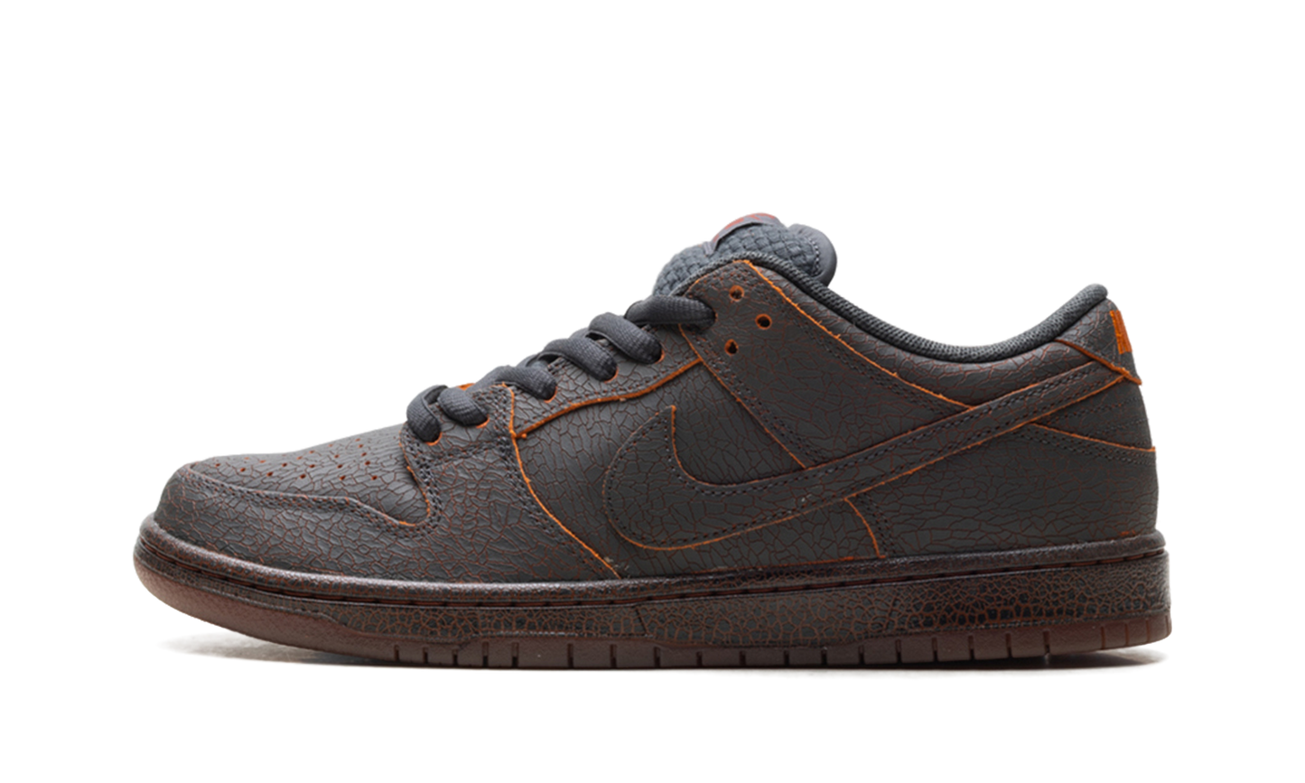 Dunk SB Low "Krampus" HV1668 001